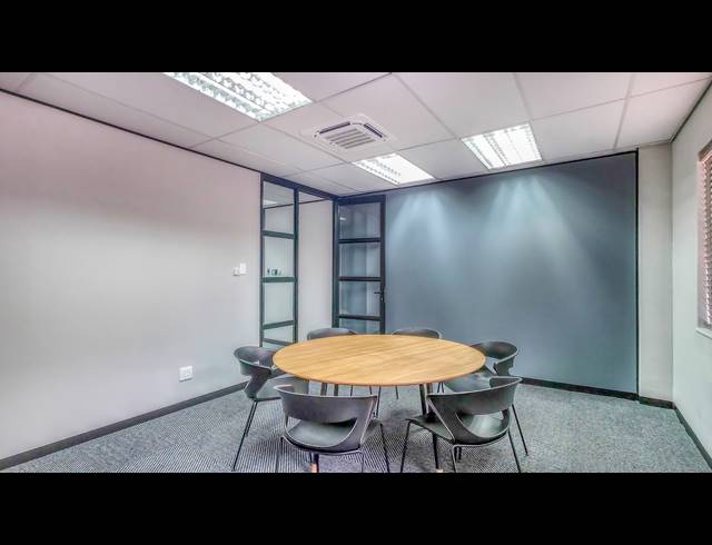 86M² BUSINESS CENTRE TO LET IN SUNNINGHILL